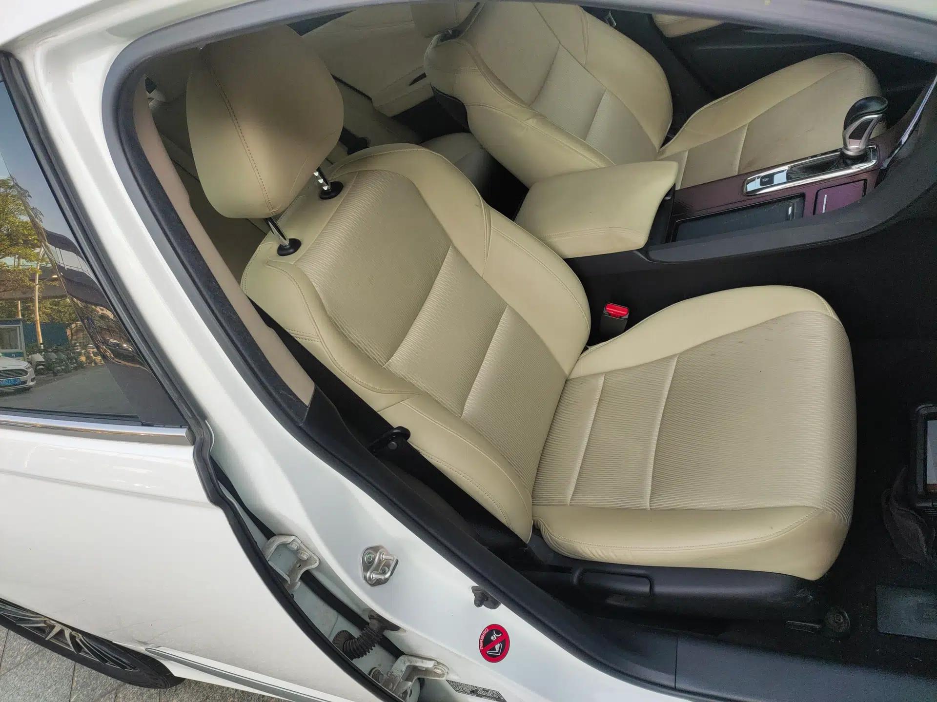 Honda Spirior 2015 2.0L Luxury Edition — миниатюра 23
