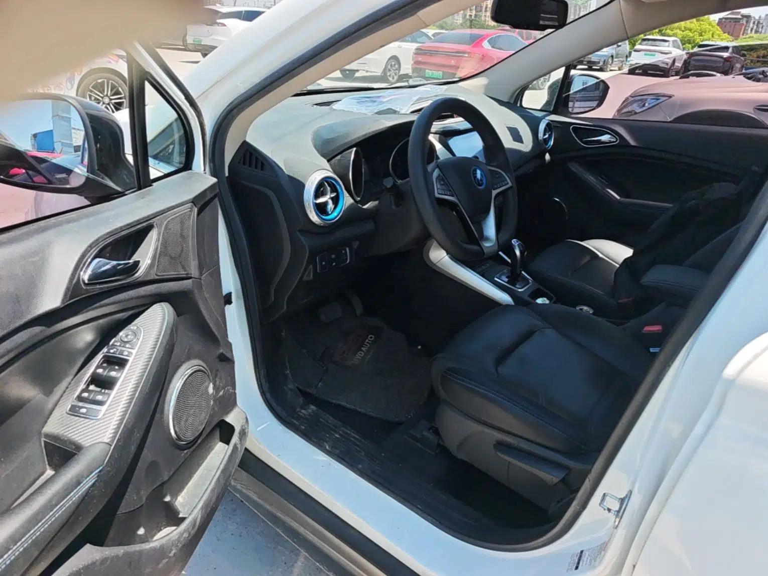 BYD Yuan New Energy 2018 EV360 Smart Connect Cool Edition — миниатюра 19