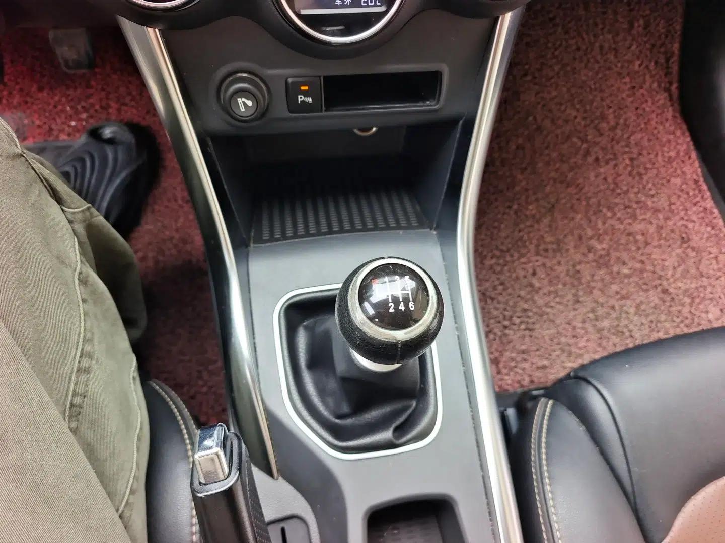 BYD Song 2016 GaiShi Edition 1.5TI Manual Elite Model — миниатюра 15