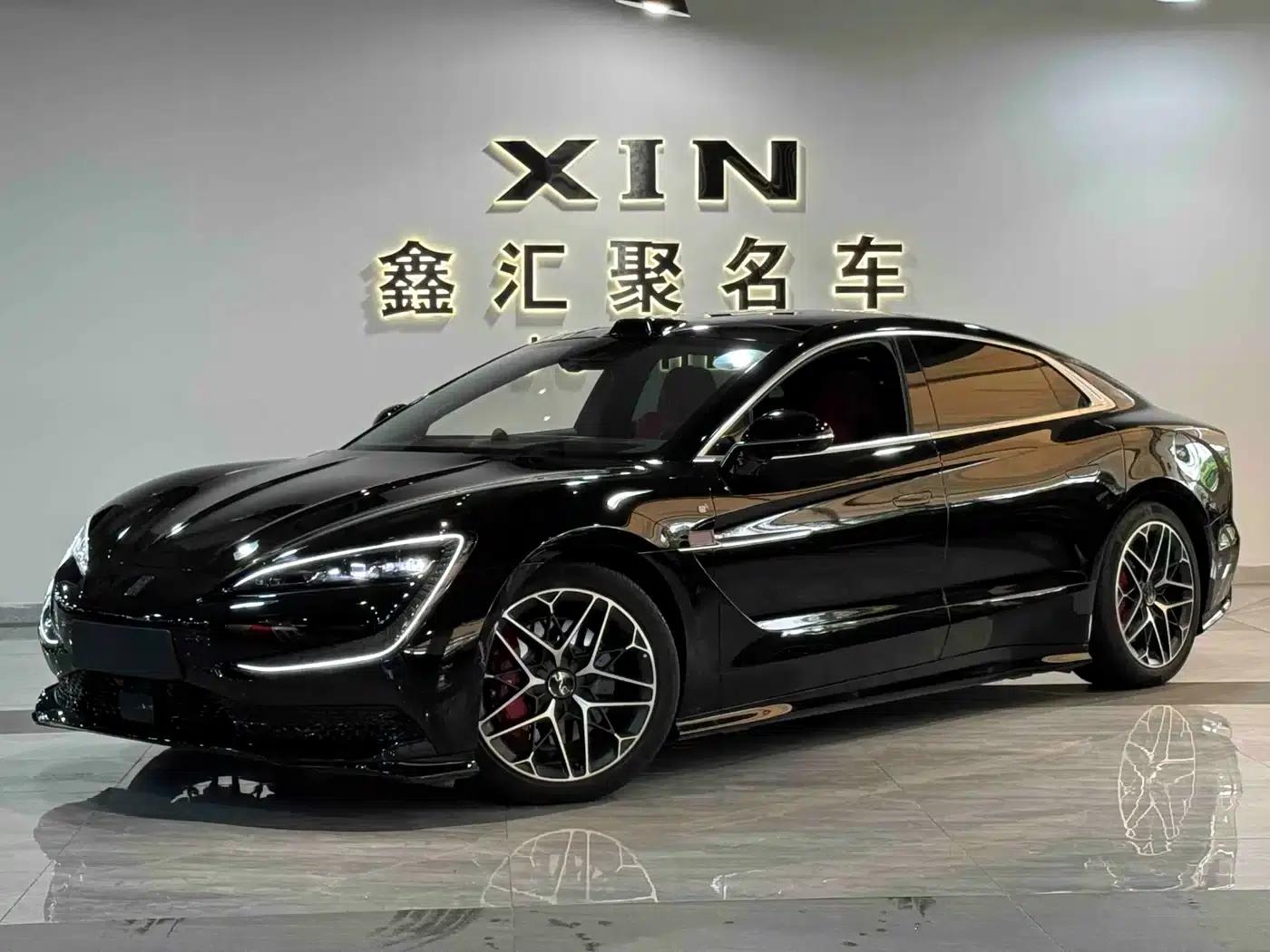 Looking up at the U7 2025 EV five-seater luxury edition — миниатюра 2