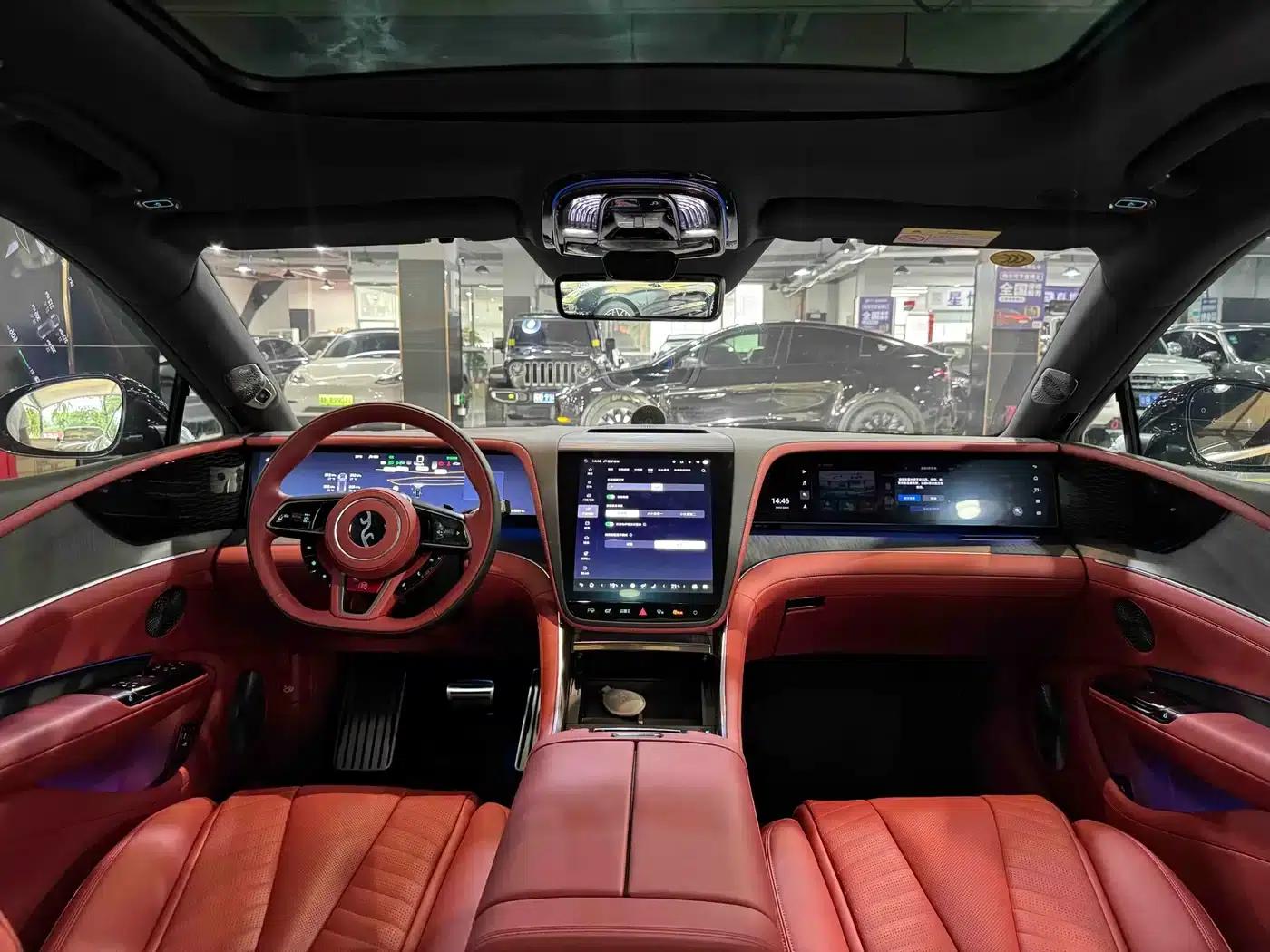 Looking up at the U7 2025 EV five-seater luxury edition — миниатюра 12