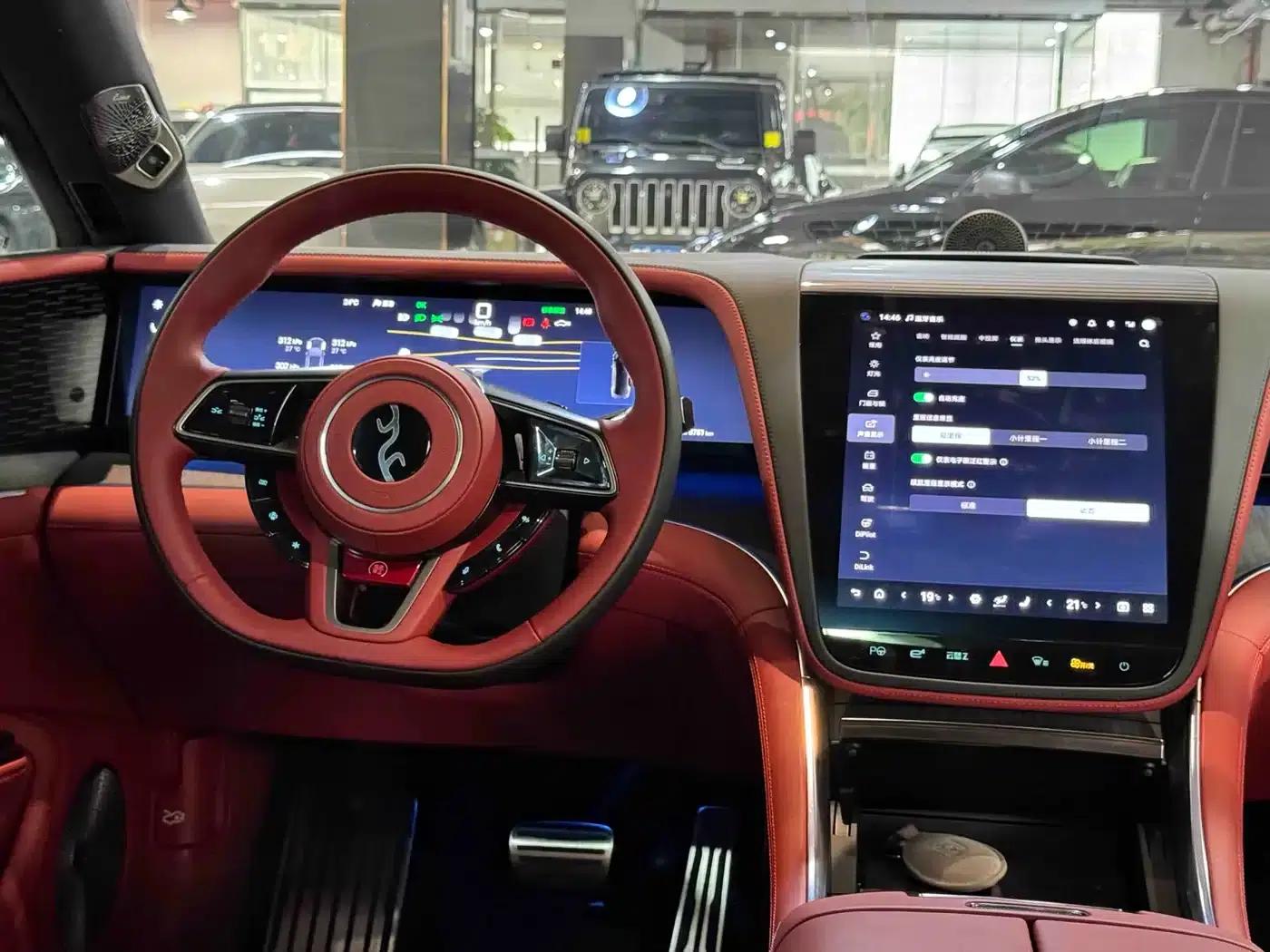 Looking up at the U7 2025 EV five-seater luxury edition — миниатюра 15