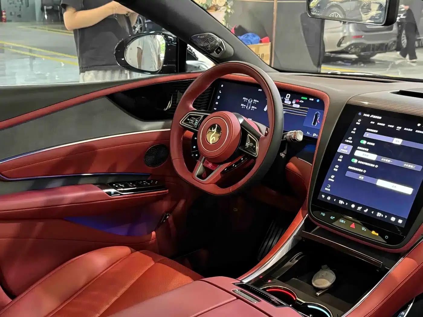 Looking up at the U7 2025 EV five-seater luxury edition — миниатюра 16
