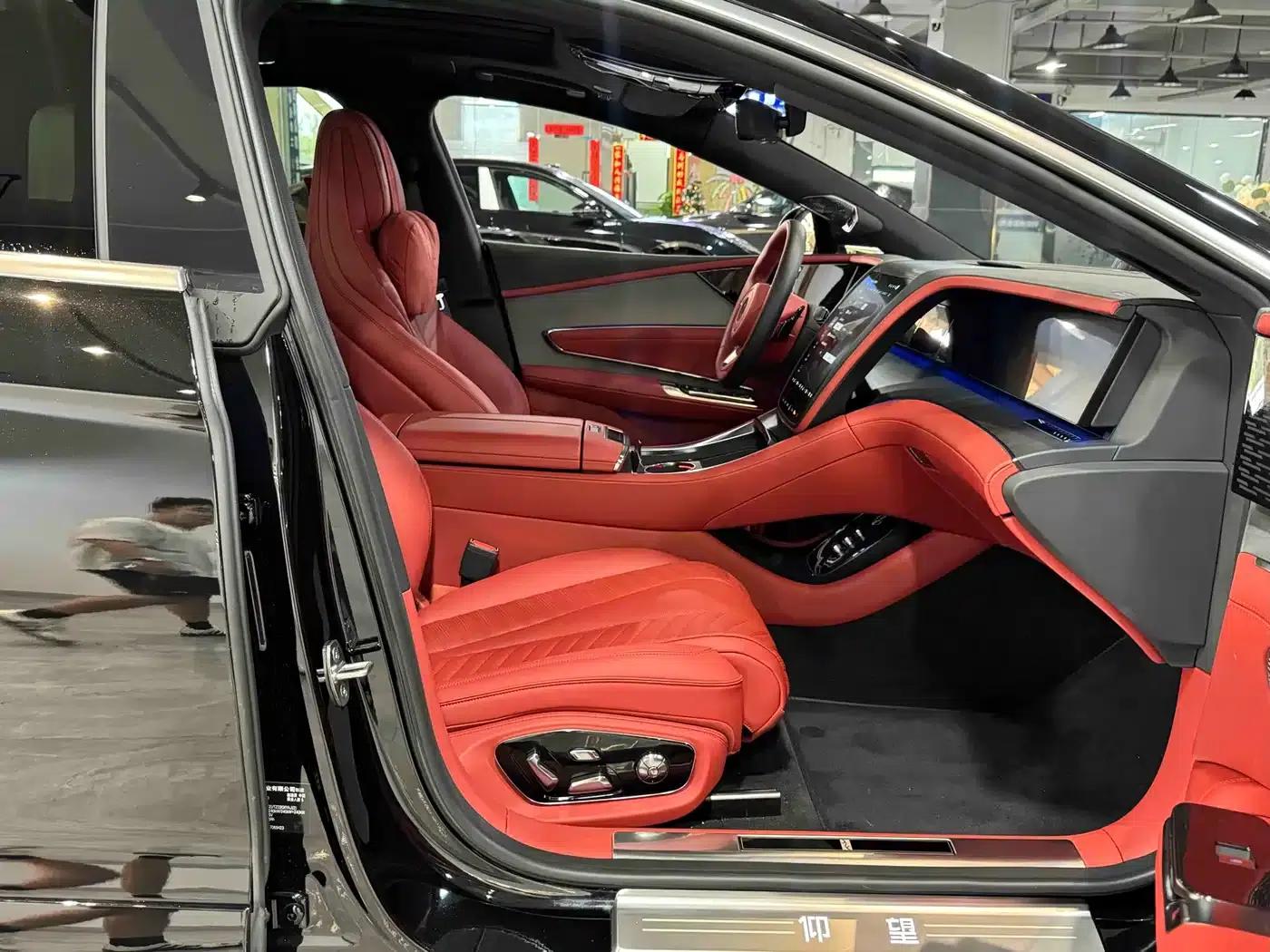 Looking up at the U7 2025 EV five-seater luxury edition — миниатюра 18