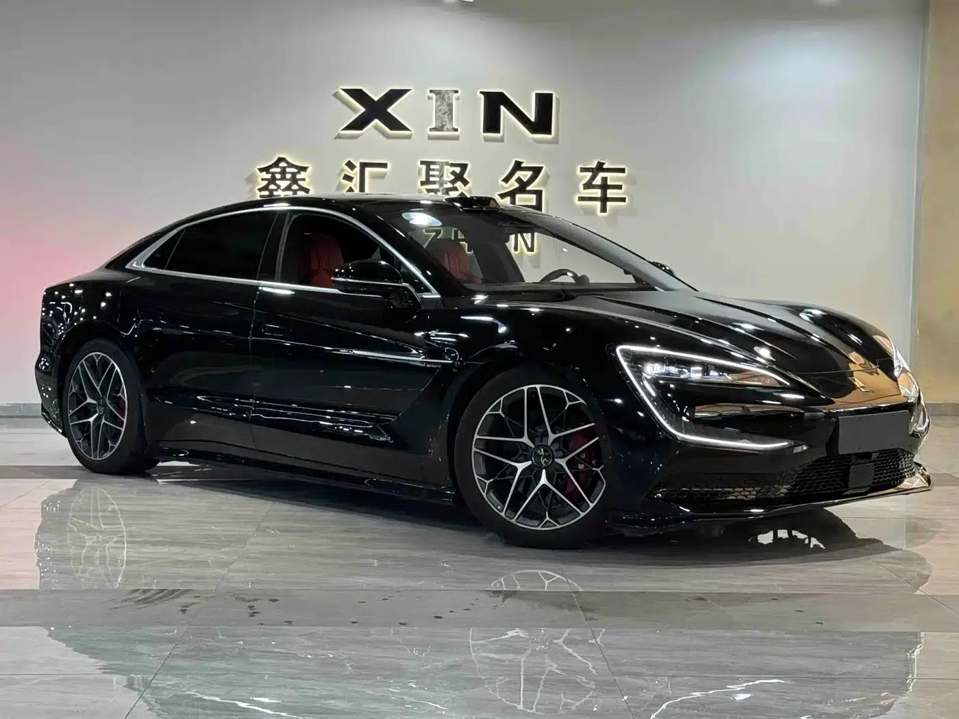 Looking up at the U7 2025 EV five-seater luxury edition — миниатюра 3