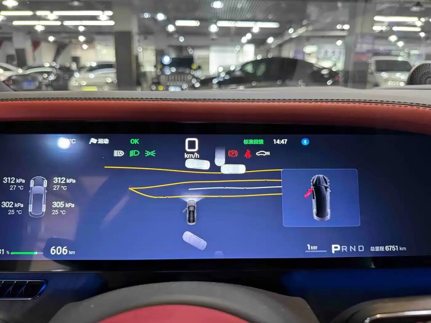 Looking up at the U7 2025 EV five-seater luxury edition — миниатюра 21