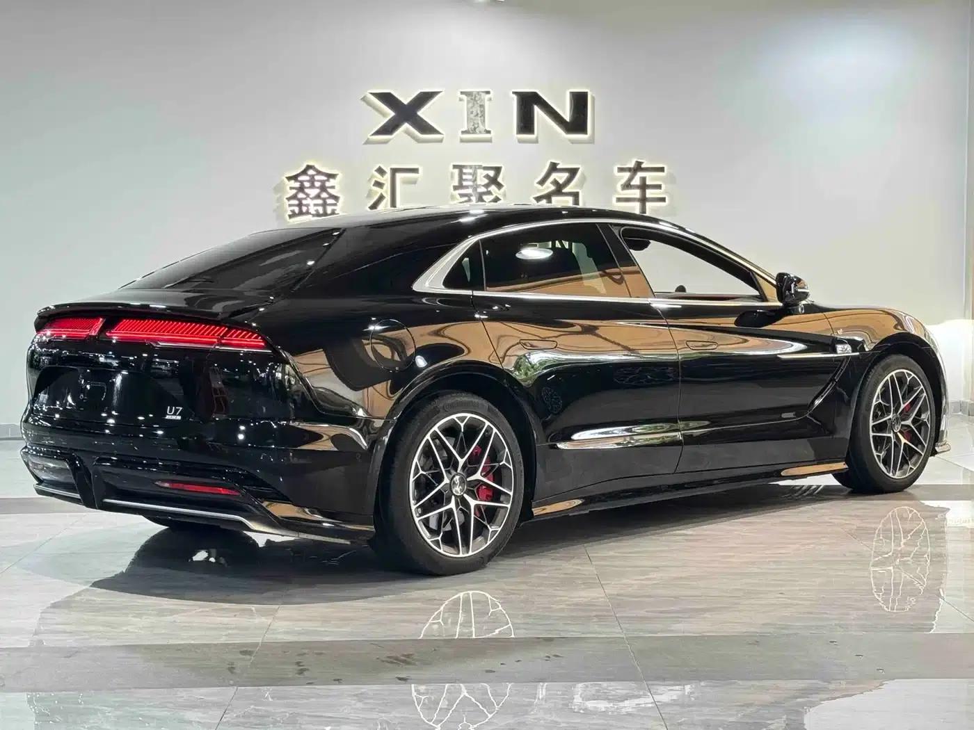 Looking up at the U7 2025 EV five-seater luxury edition — миниатюра 4