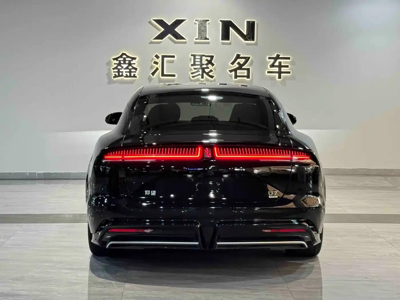 Looking up at the U7 2025 EV five-seater luxury edition — миниатюра 5