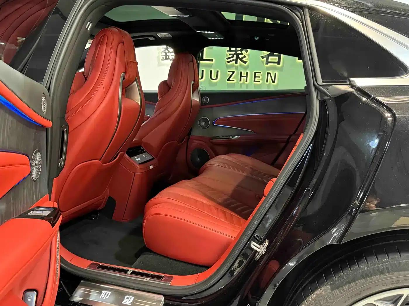 Looking up at the U7 2025 EV five-seater luxury edition — миниатюра 8