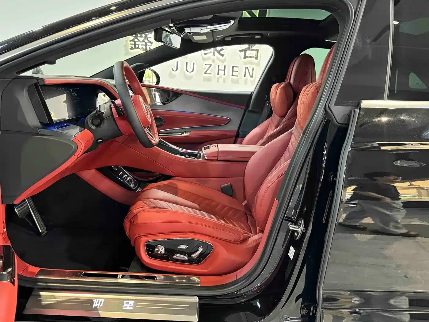 Looking up at the U7 2025 EV five-seater luxury edition — миниатюра 10