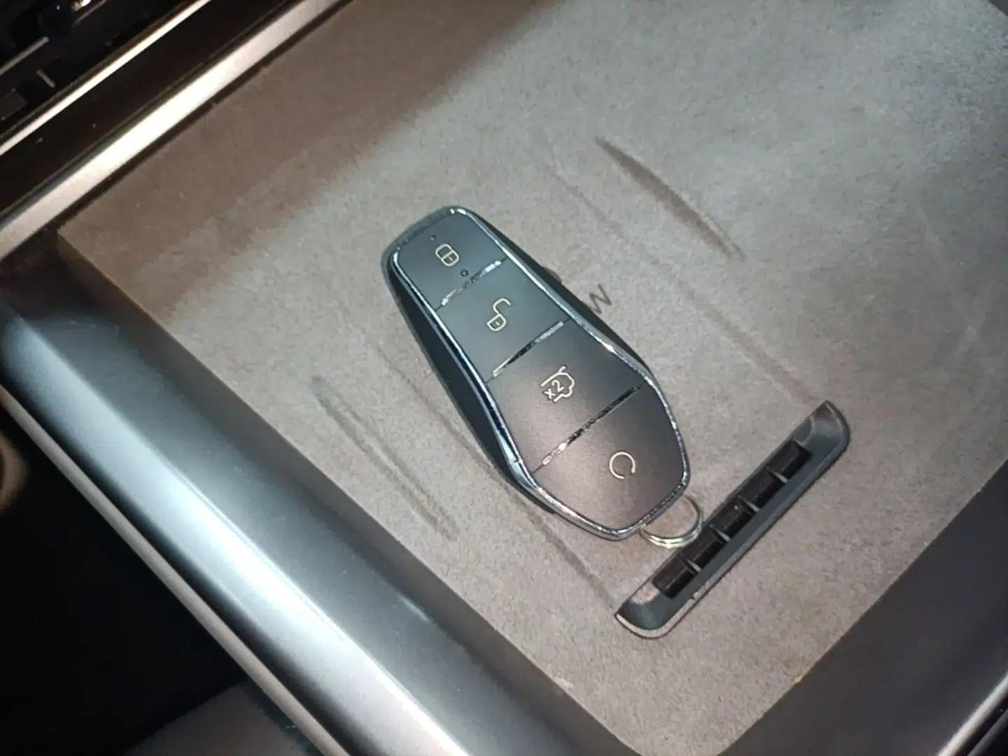 BYD Seal 07 DM-i 2025 DM-i 1.5L 125km Luxury Model — миниатюра 12