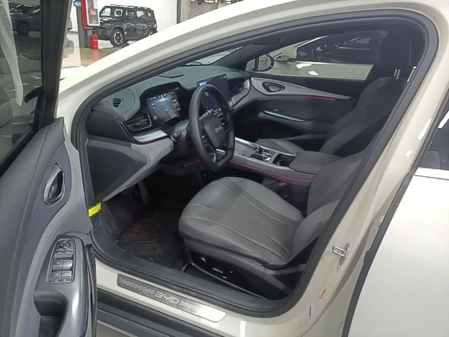 BYD Seal 07 DM-i 2025 DM-i 1.5L 125km Luxury Model — миниатюра 19