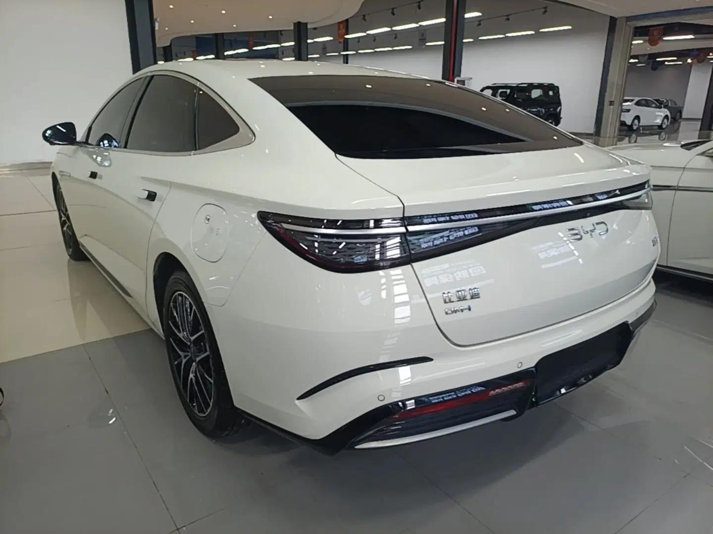 BYD Seal 07 DM-i 2025 DM-i 1.5L 125km Luxury Model — миниатюра 4