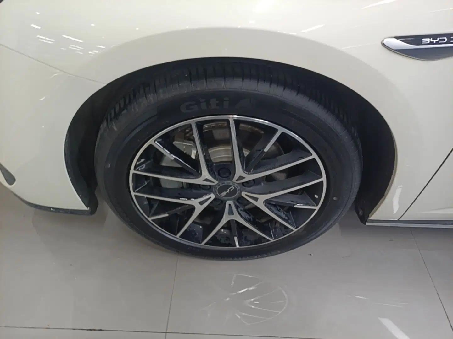 BYD Seal 07 DM-i 2025 DM-i 1.5L 125km Luxury Model — миниатюра 8