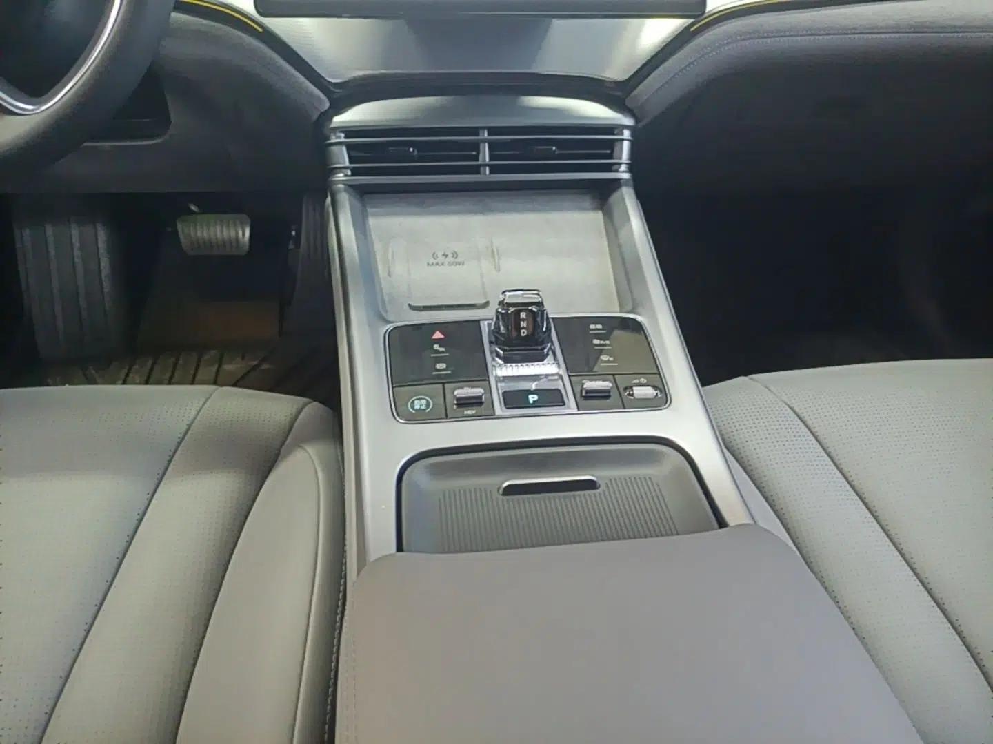 BYD Seal 07 DM-i 2025 DM-i 1.5L 125km Luxury Model — миниатюра 17