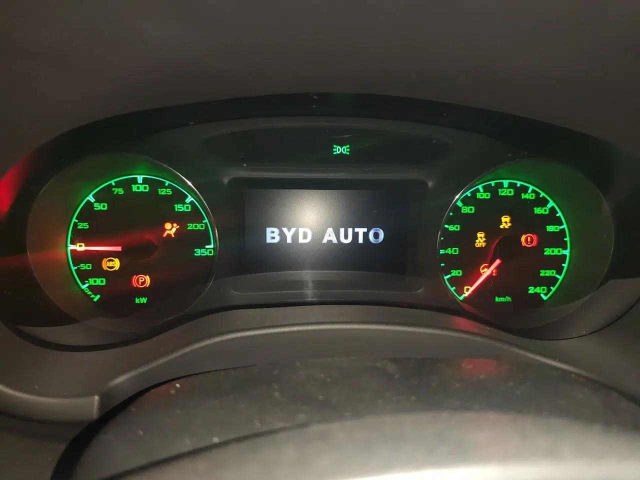 BYD Song New Energy 2017 Song DM 1.5TID All-Wheel Drive Luxury Model — миниатюра 12