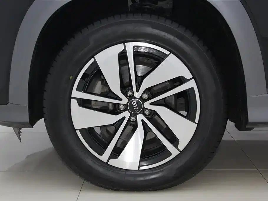 Audi Q6 2024 40 TFSI quattro Cloud View Edition, Feathered Forest Package, 7-seater — миниатюра 11