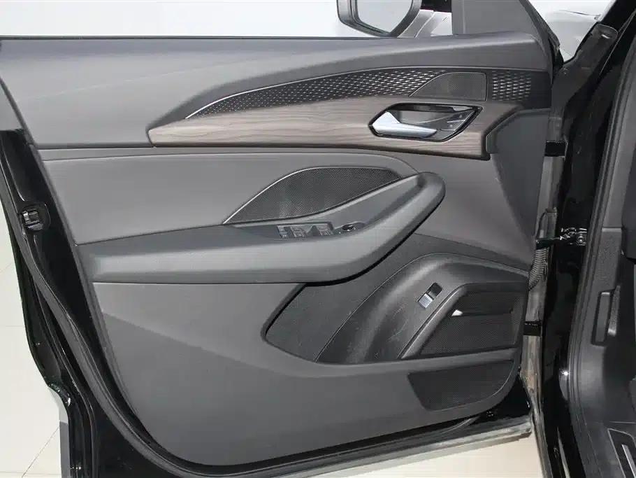 Audi Q6 2024 40 TFSI quattro Cloud View Edition, Feathered Forest Package, 7-seater — миниатюра 16
