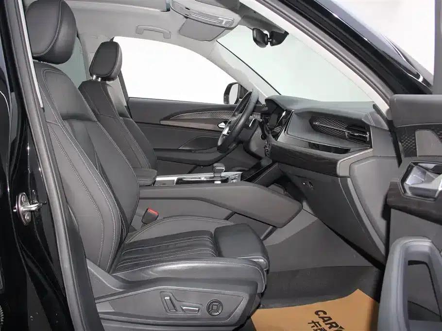 Audi Q6 2024 40 TFSI quattro Cloud View Edition, Feathered Forest Package, 7-seater — миниатюра 21