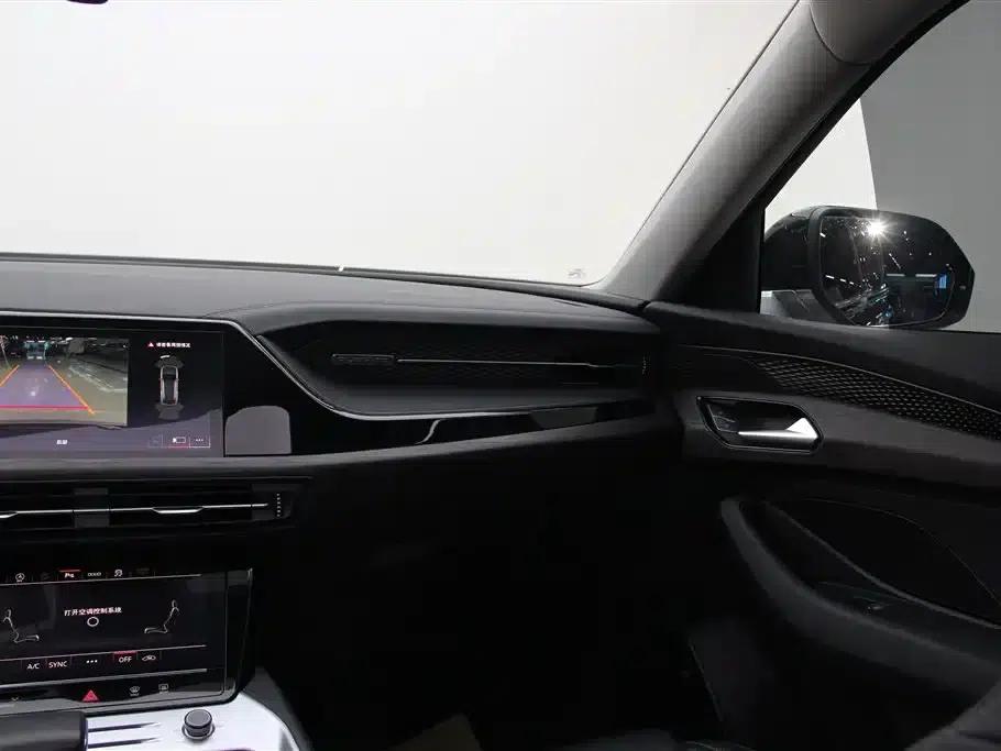 Audi Q6 2024 40 TFSI quattro Cloud View Edition, Feathered Forest Package, 7-seater — миниатюра 27