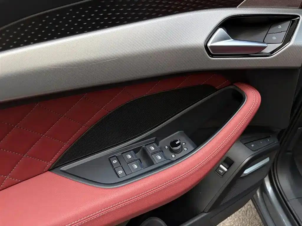 Audi Q6 2023 45 TFSI quattro Qiyun Edition Flying Rider Package — миниатюра 14