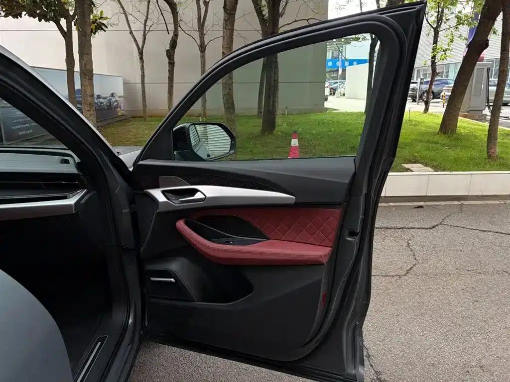 Audi Q6 2023 45 TFSI quattro Qiyun Edition Flying Rider Package — миниатюра 27