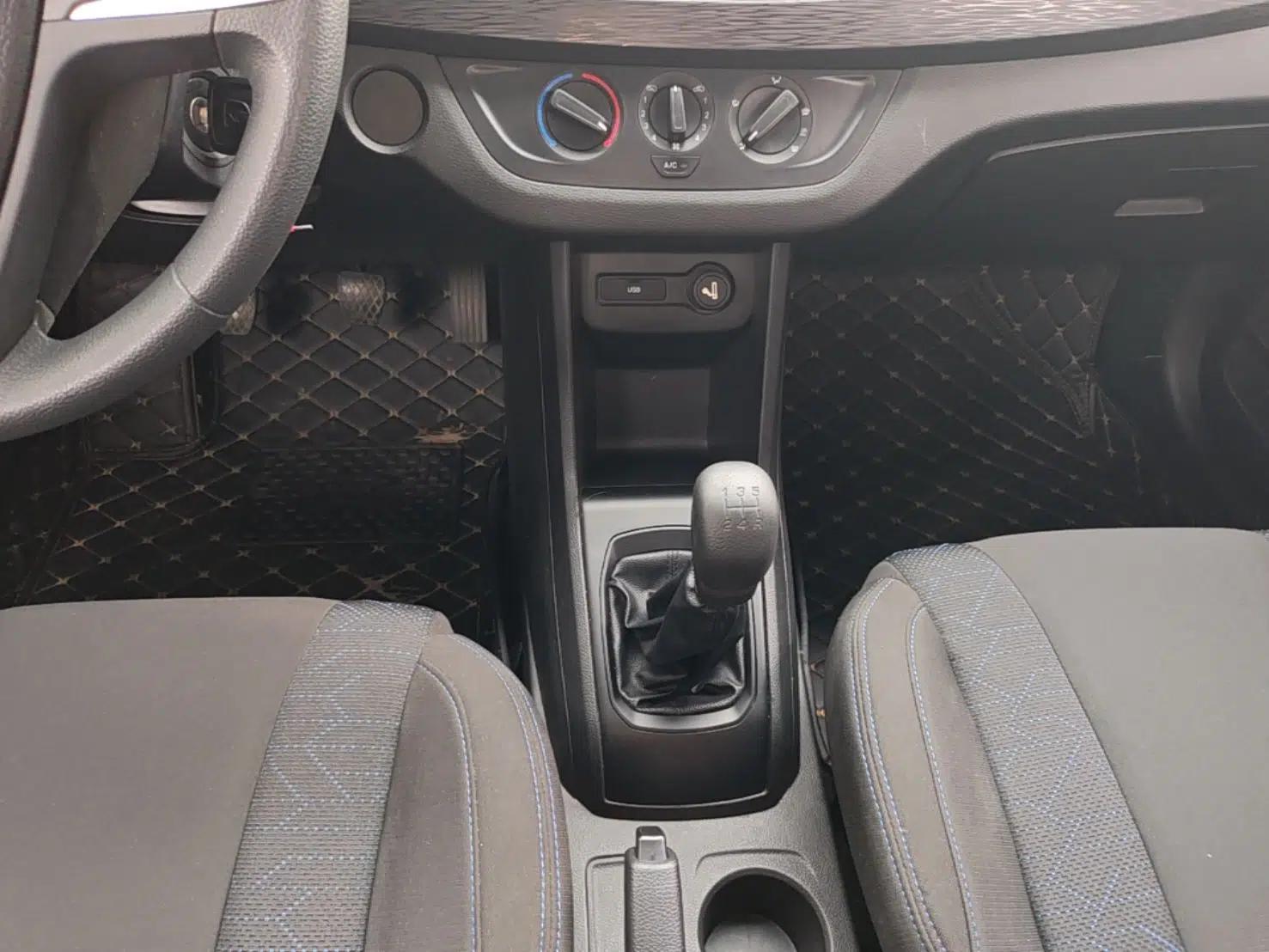 Baojun 310 2020 1.2L Manual Comfort Edition — миниатюра 16