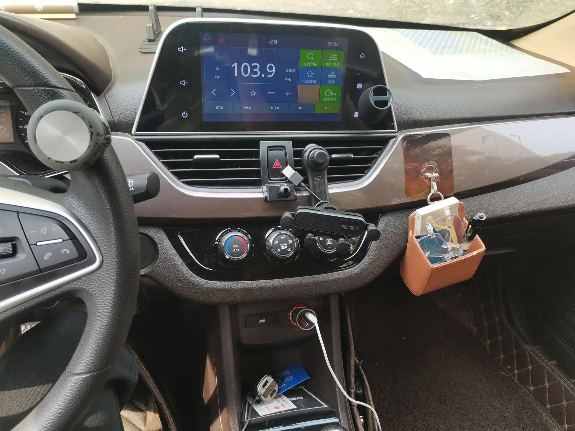 Baojun 310W 2017 1.5L Manual Fashion Model China V — миниатюра 12