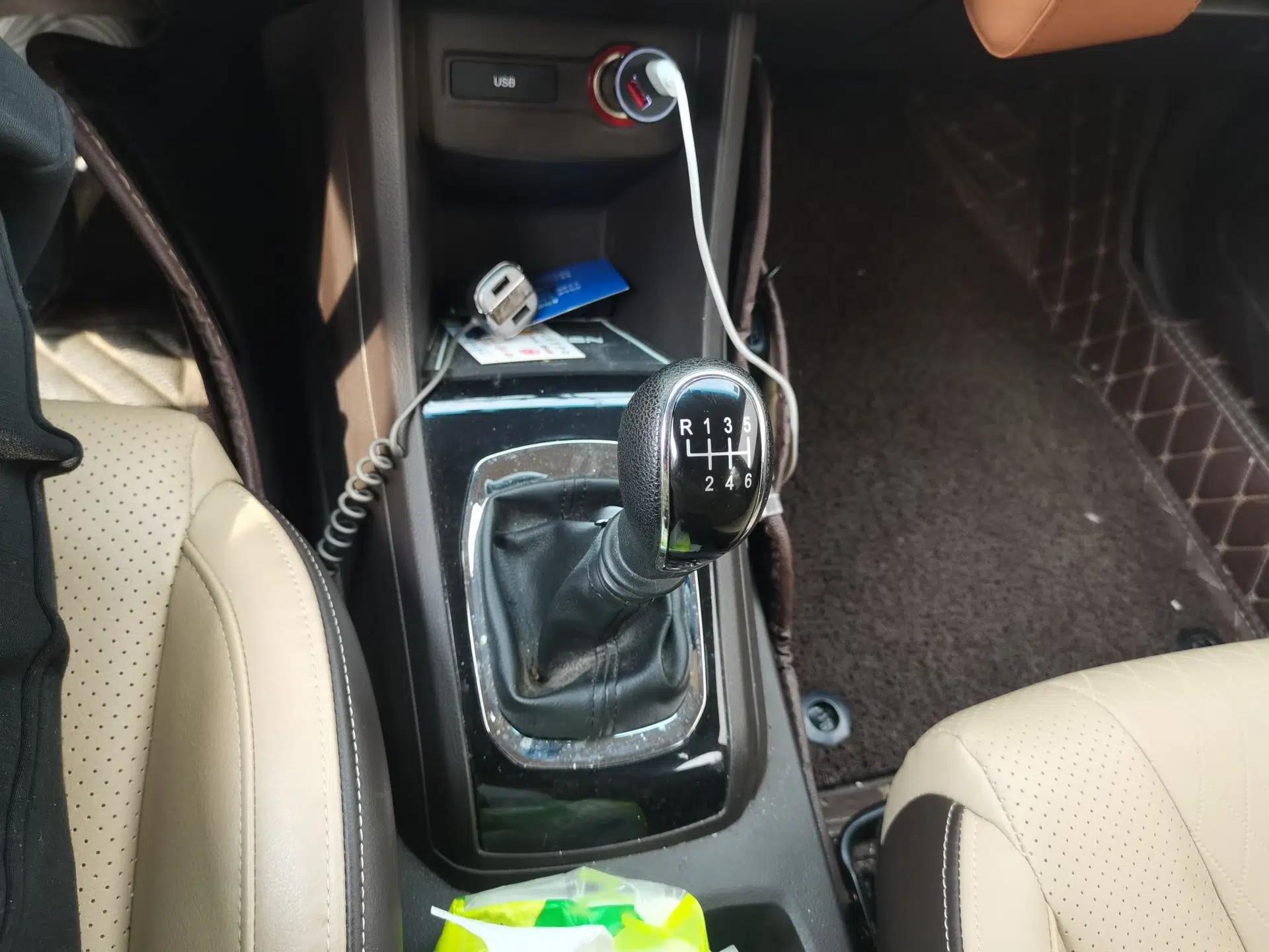Baojun 310W 2017 1.5L Manual Fashion Model China V — миниатюра 13