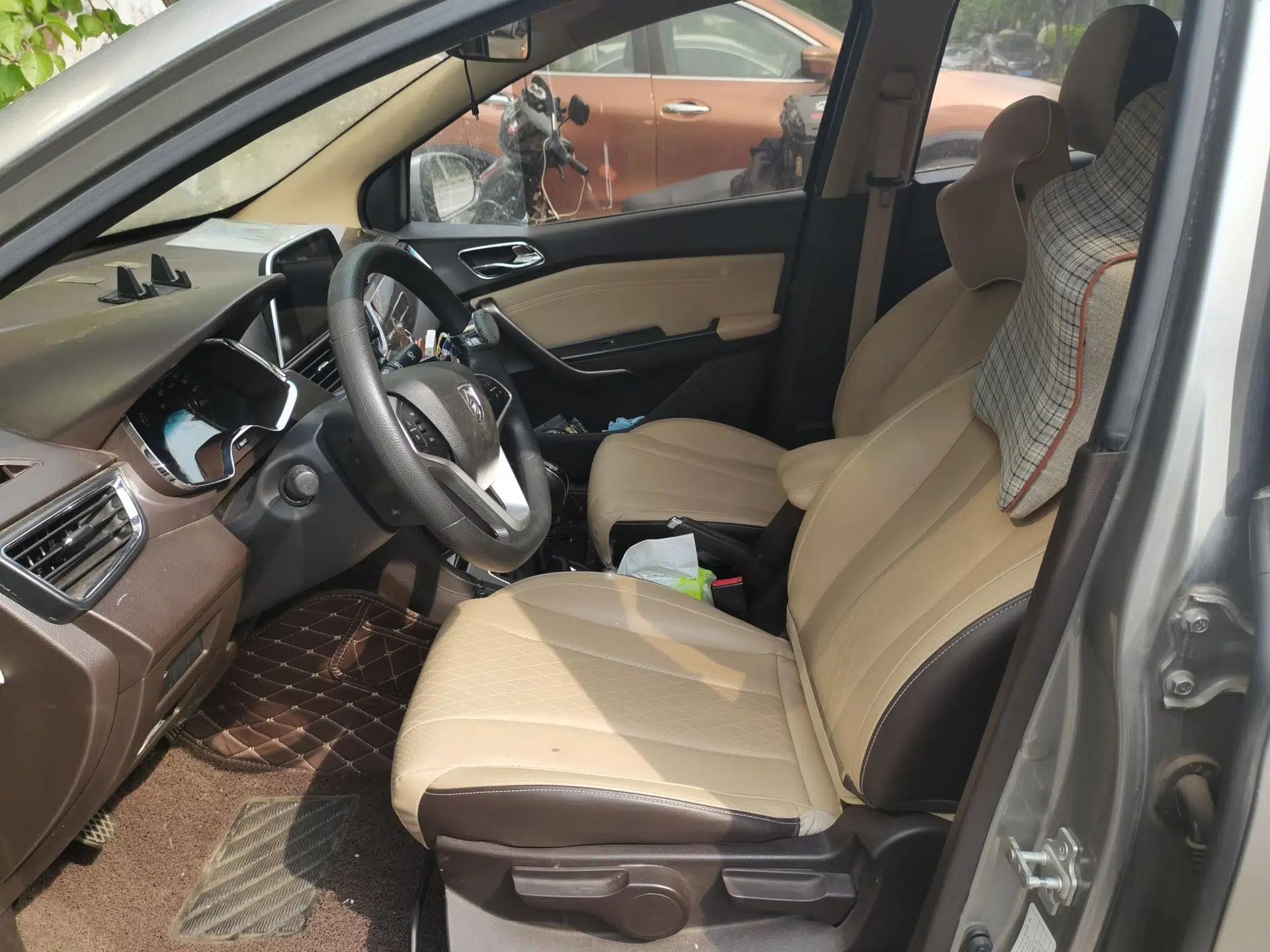 Baojun 310W 2017 1.5L Manual Fashion Model China V — миниатюра 14