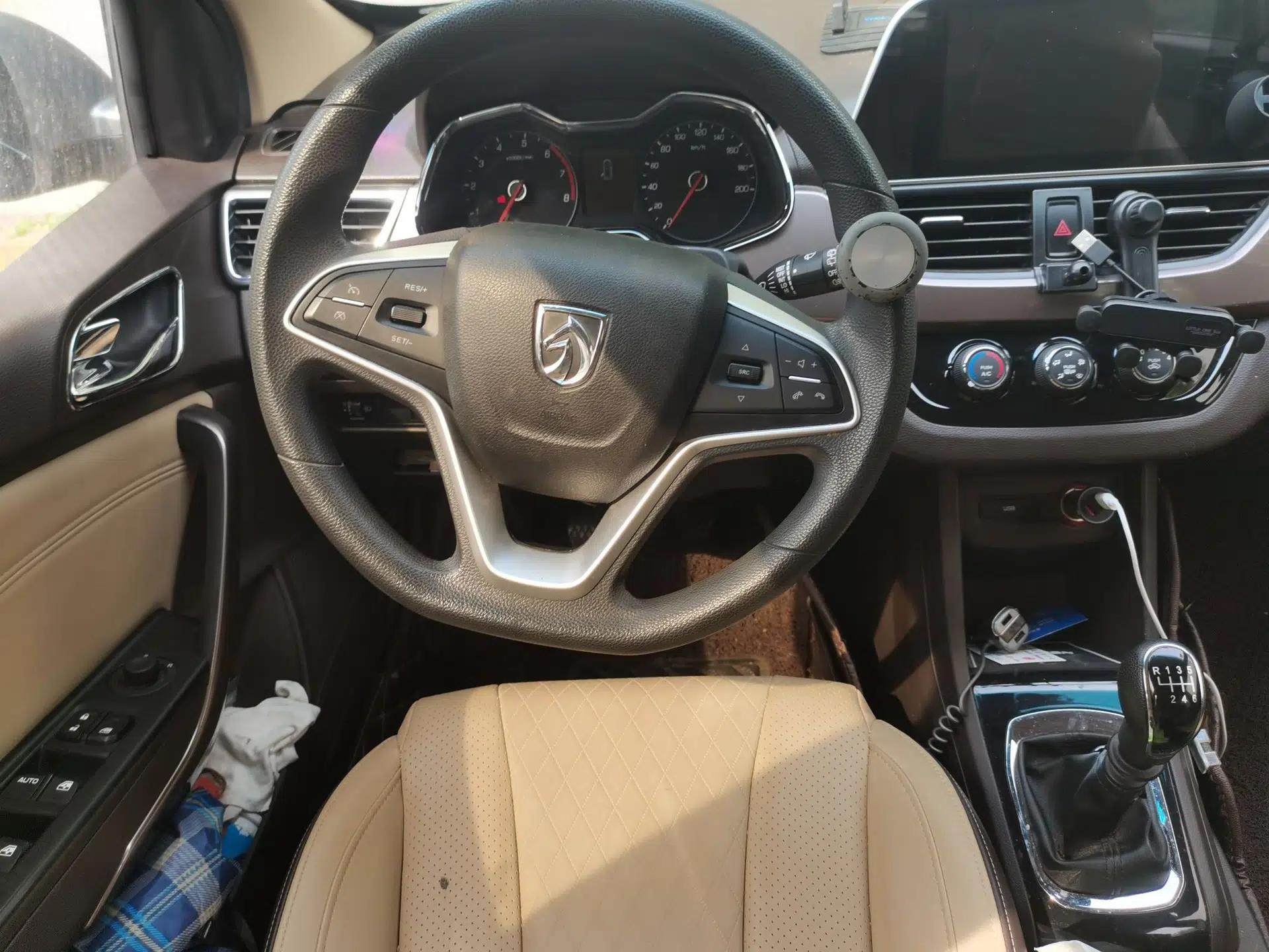 Baojun 310W 2017 1.5L Manual Fashion Model China V — миниатюра 9