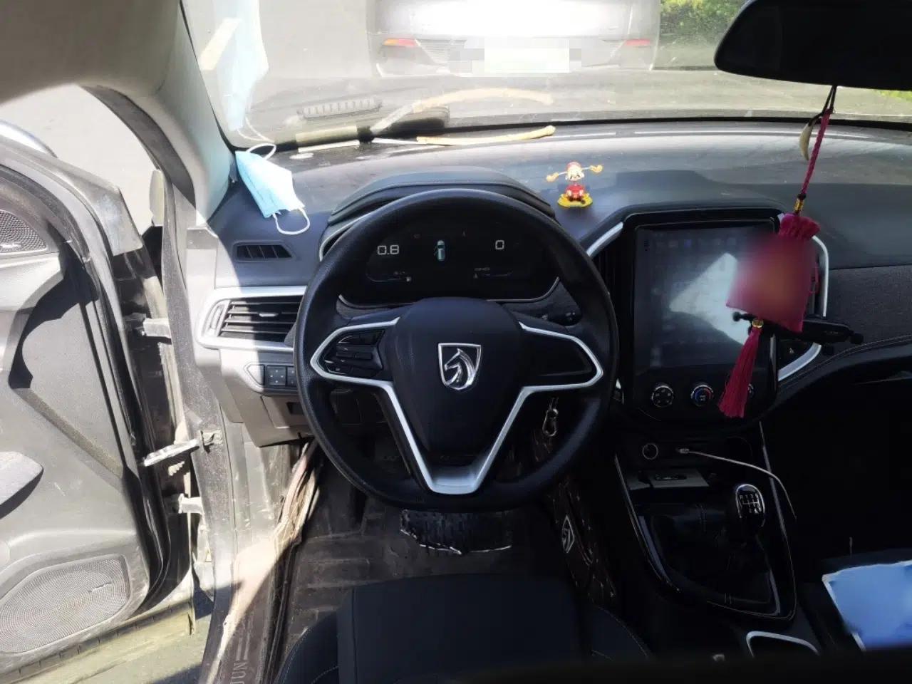 Baojun 530 2021 Global Car Anniversary Edition 1.5T Manual Comfort Version 7 Seats — миниатюра 9