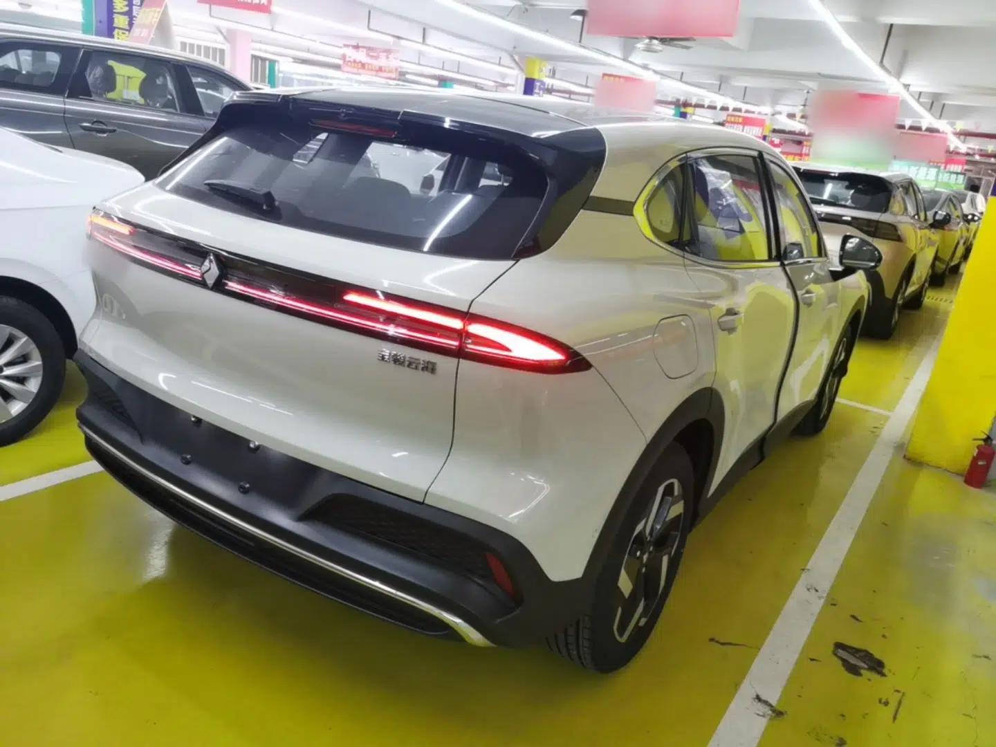 Baojun Yunhai 2024 140km Plug-in Hybrid Version — миниатюра 6