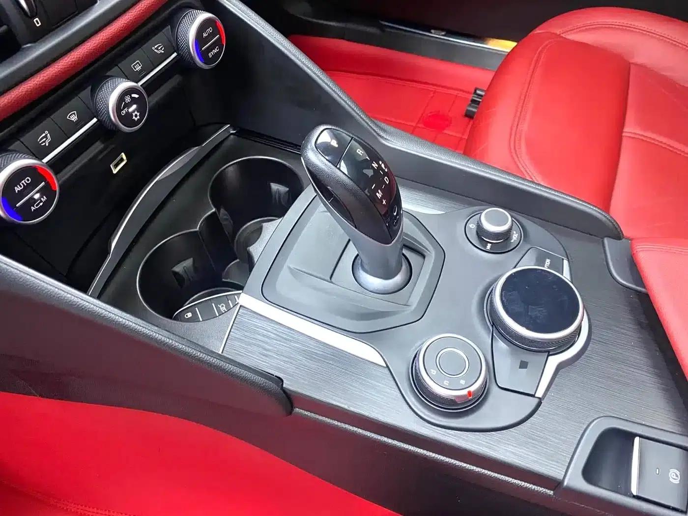 Giulia Juliet 2019 2.0T 280HP Luxury Edition — миниатюра 4