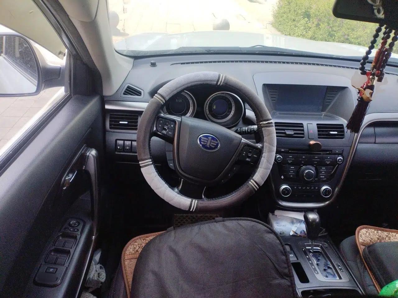 Bestune X80 2015 2.0L Automatic Comfort Anniversary Edition — миниатюра 11