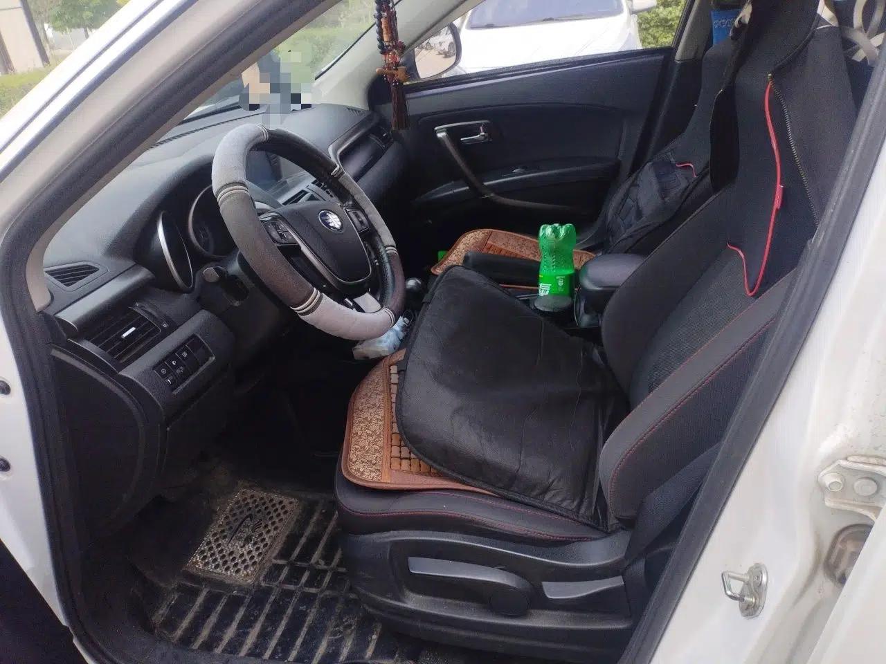 Bestune X80 2015 2.0L Automatic Comfort Anniversary Edition — миниатюра 16