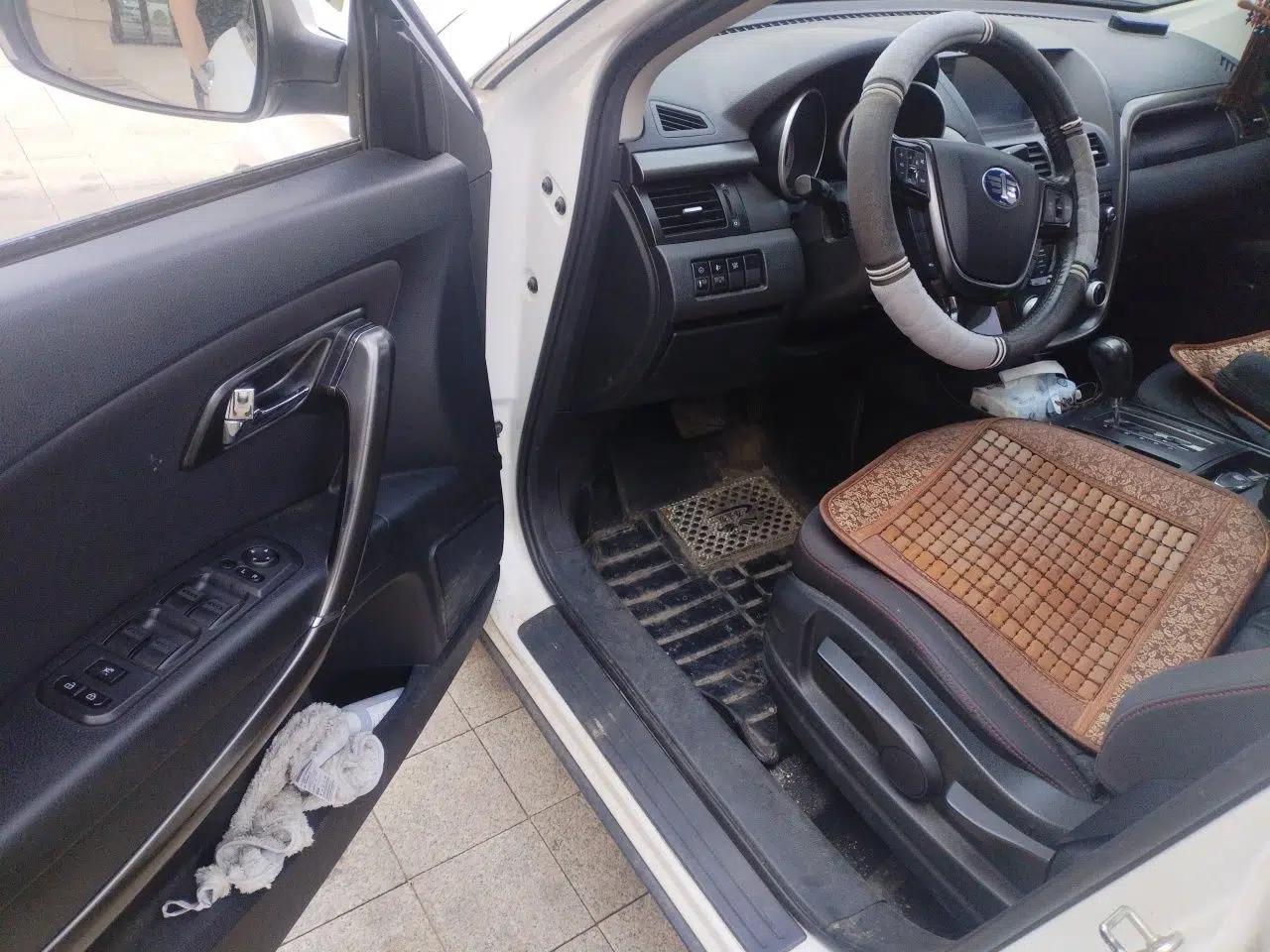 Bestune X80 2015 2.0L Automatic Comfort Anniversary Edition — миниатюра 17