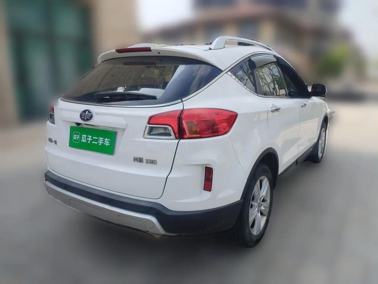 Bestune X80 2015 2.0L Automatic Comfort Anniversary Edition — миниатюра 6
