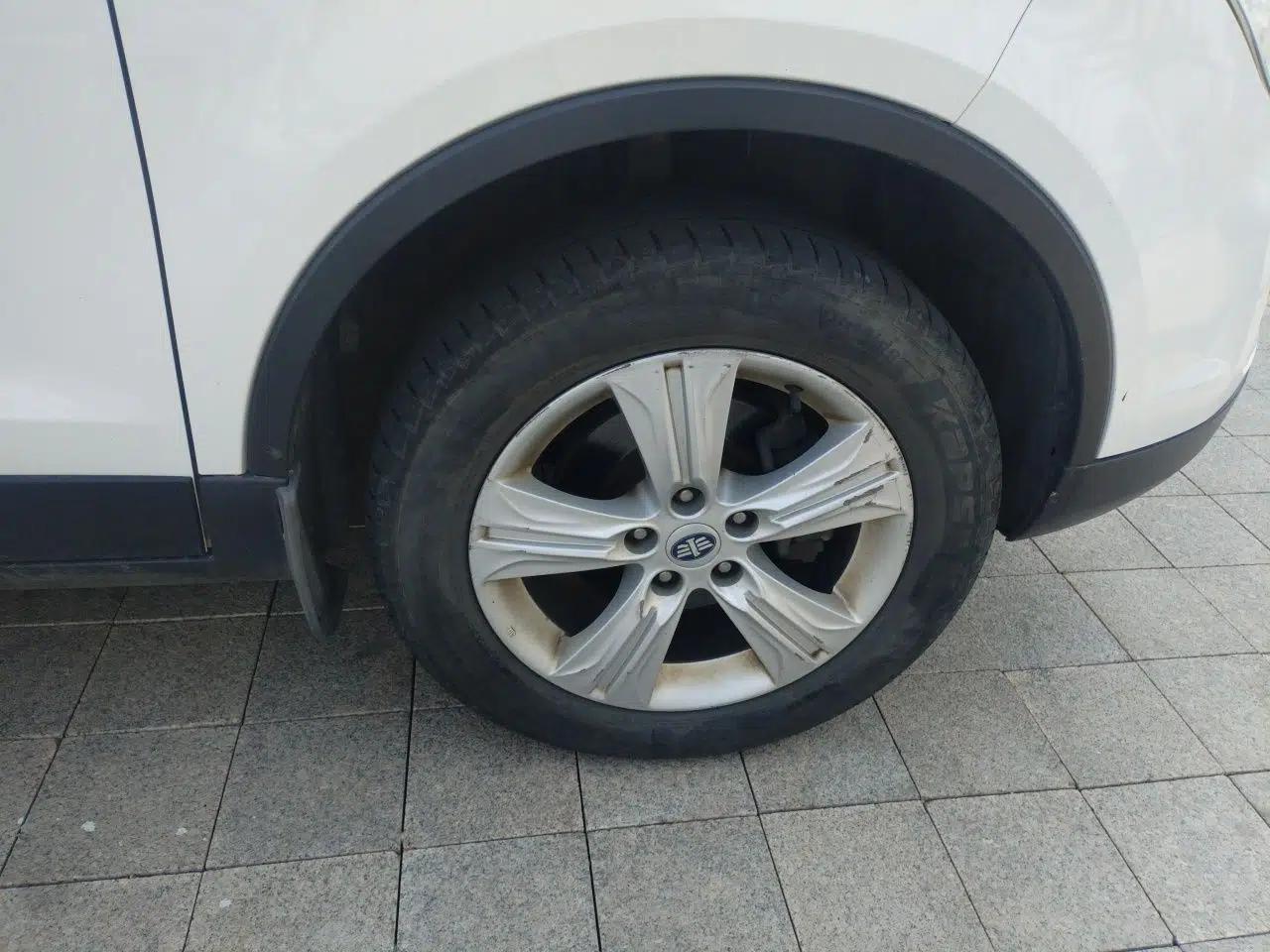 Bestune X80 2015 2.0L Automatic Comfort Anniversary Edition — миниатюра 8