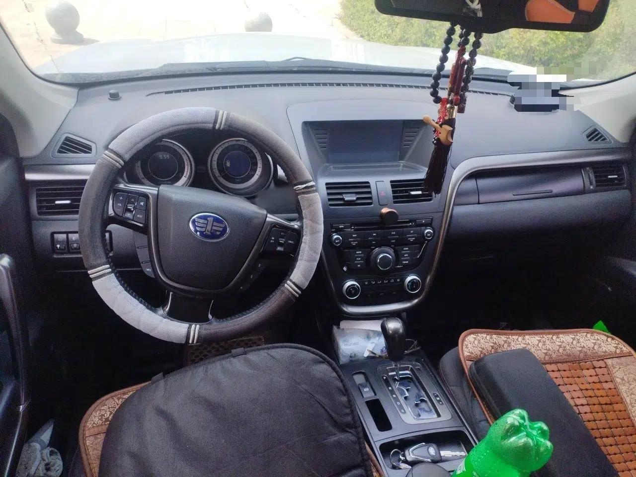 Bestune X80 2015 2.0L Automatic Comfort Anniversary Edition — миниатюра 10
