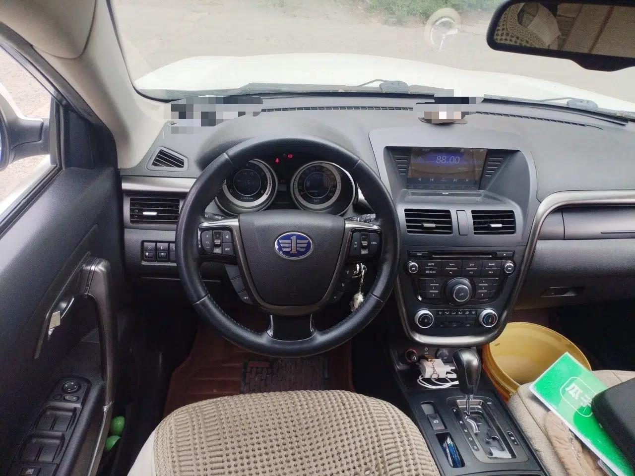 Bestune X80 2015 2.0L Automatic Comfort Anniversary Edition — миниатюра 7