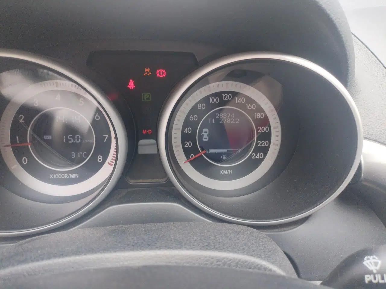 Bestune X80 2015 2.0L Automatic Comfort Anniversary Edition — миниатюра 9