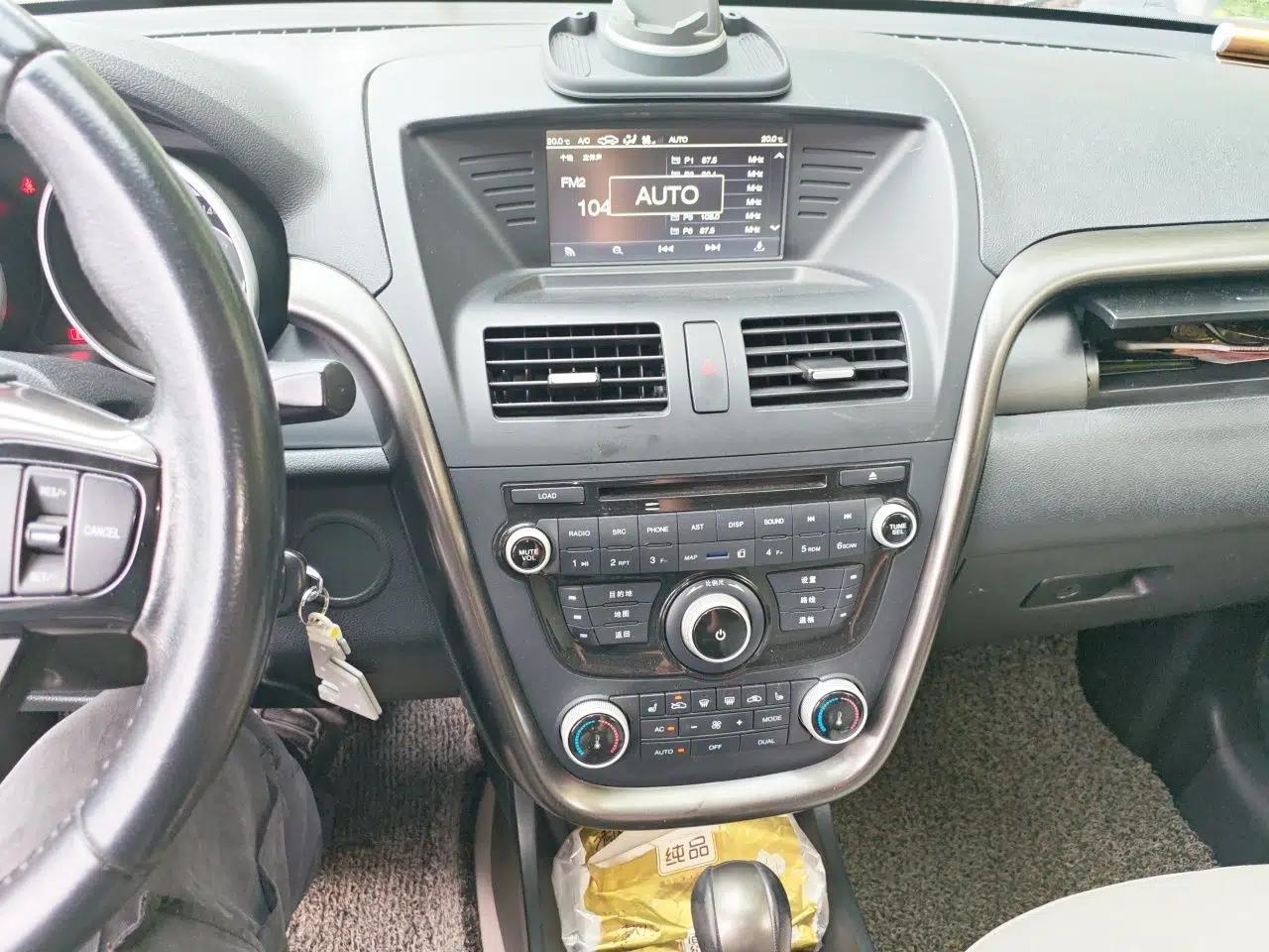 Bestune X80 2015 2.0L automatic luxury version — миниатюра 14