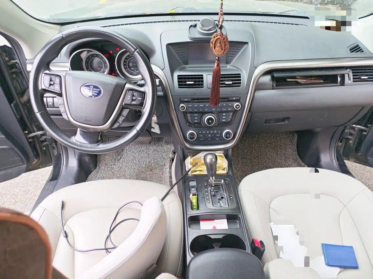 Bestune X80 2015 2.0L automatic luxury version — миниатюра 10