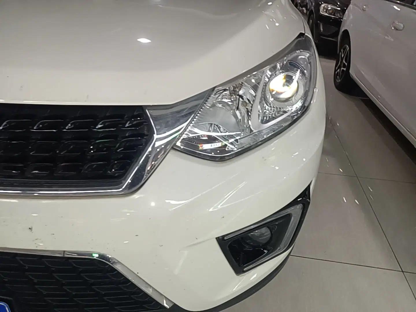 BAIC Senova X35 2016 1.5L Automatic Luxury Edition — миниатюра 9