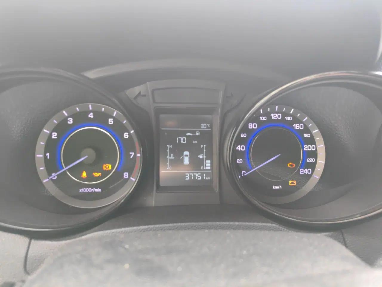 CHANGAN CS15 2016 1.5L Manual Luxury Edition — миниатюра 8