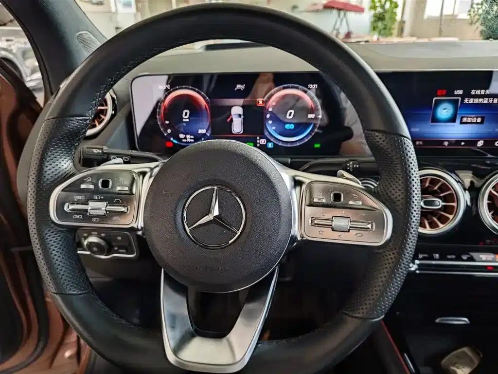 Mercedes-Benz EQA 2022 EQA 300 4MATIC First Edition — миниатюра 13