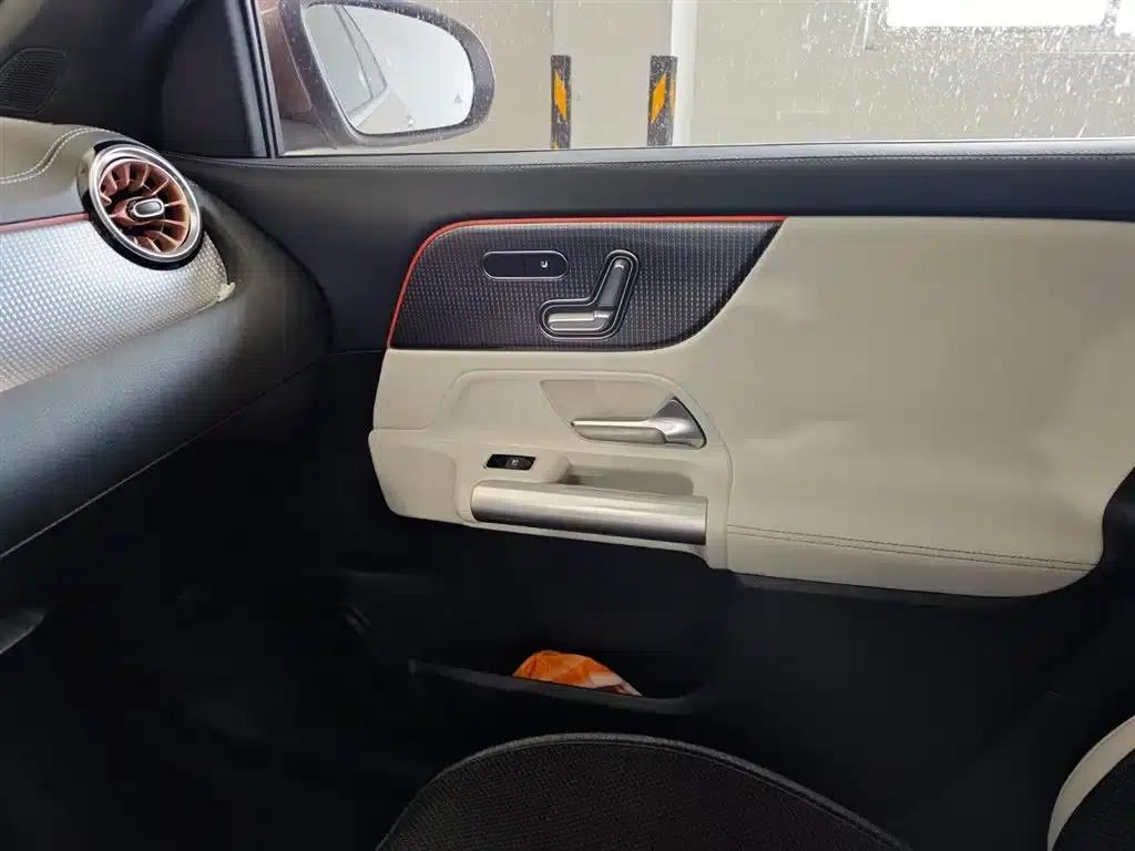 Mercedes-Benz EQA 2022 EQA 300 4MATIC First Edition — миниатюра 15