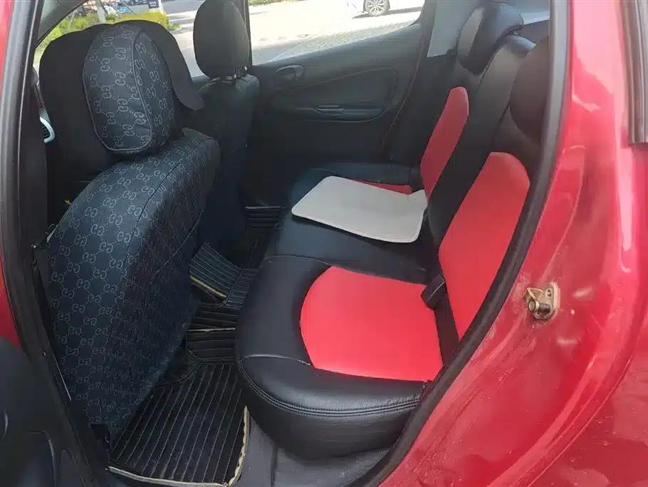 Peugeot 207 2011 Hatchback 1.4L Manual Comfort Edition — миниатюра 11