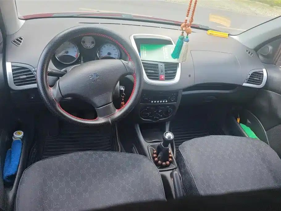 Peugeot 207 2011 Hatchback 1.4L Manual Comfort Edition — миниатюра 12
